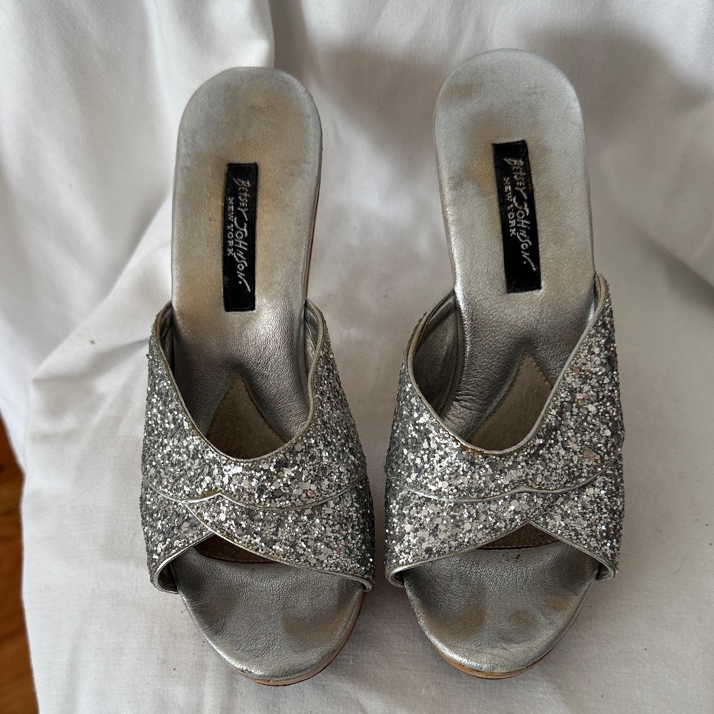 BETSEY JOHNSON Silver Glitter Women's HEELS - Picture 1 of 6
